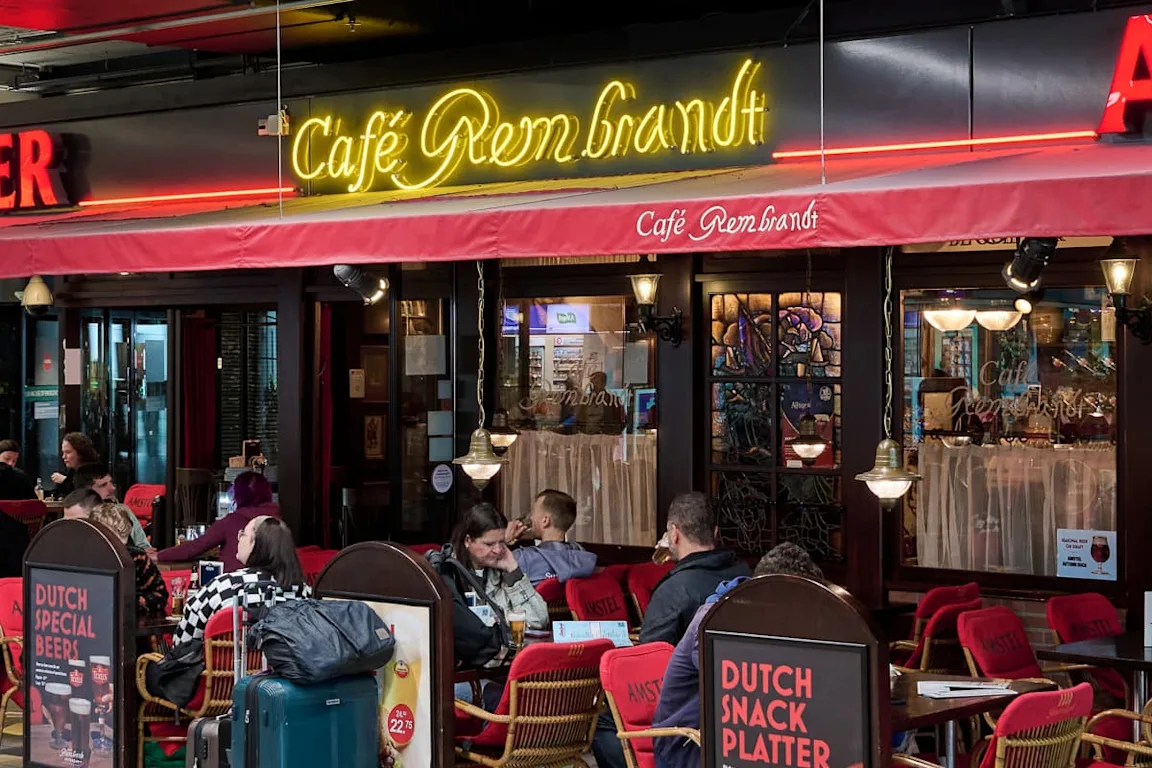 Cafe Brasserie Rembrandt restaurant at AMS Airport