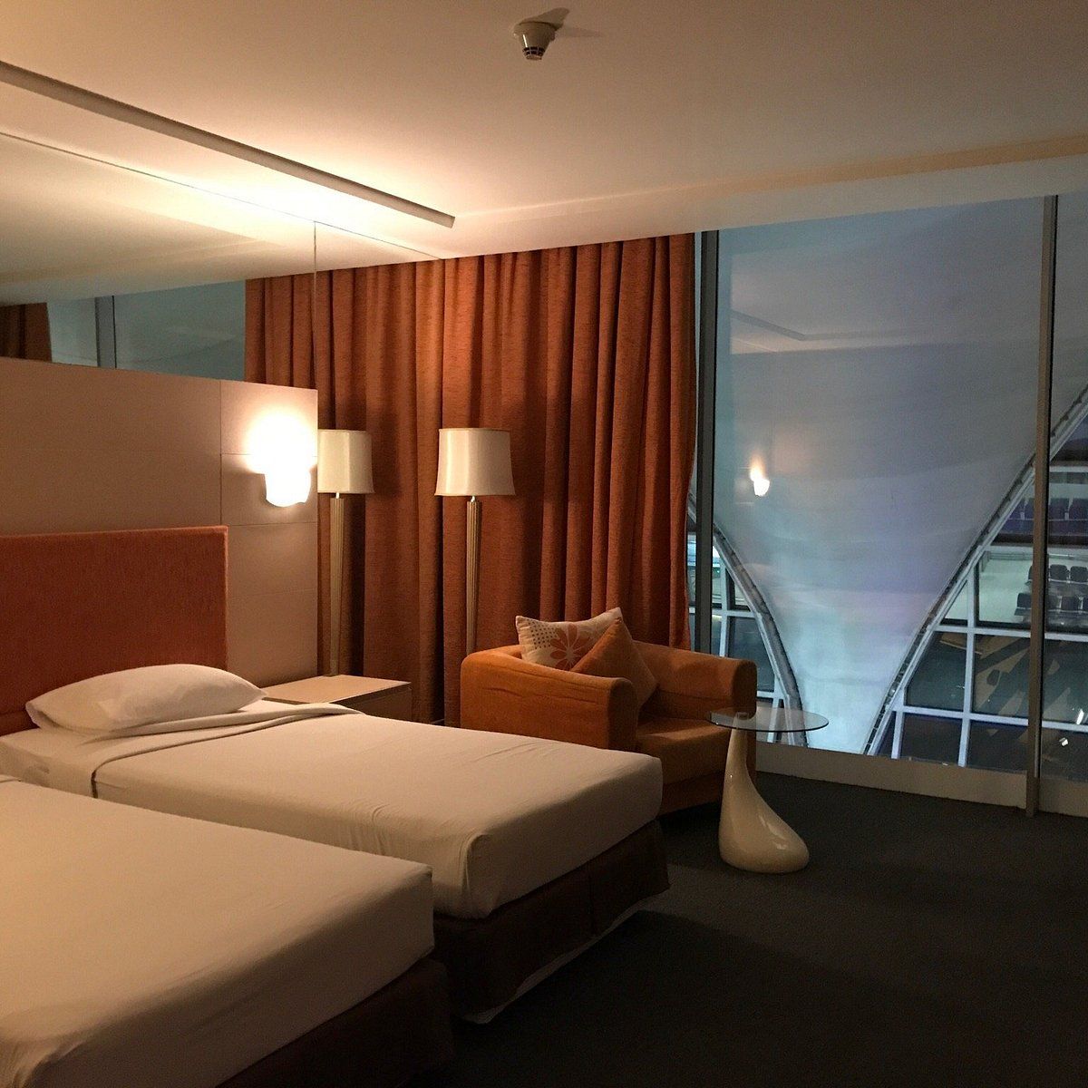 Louis' Tavern Transit Hotel near BKK