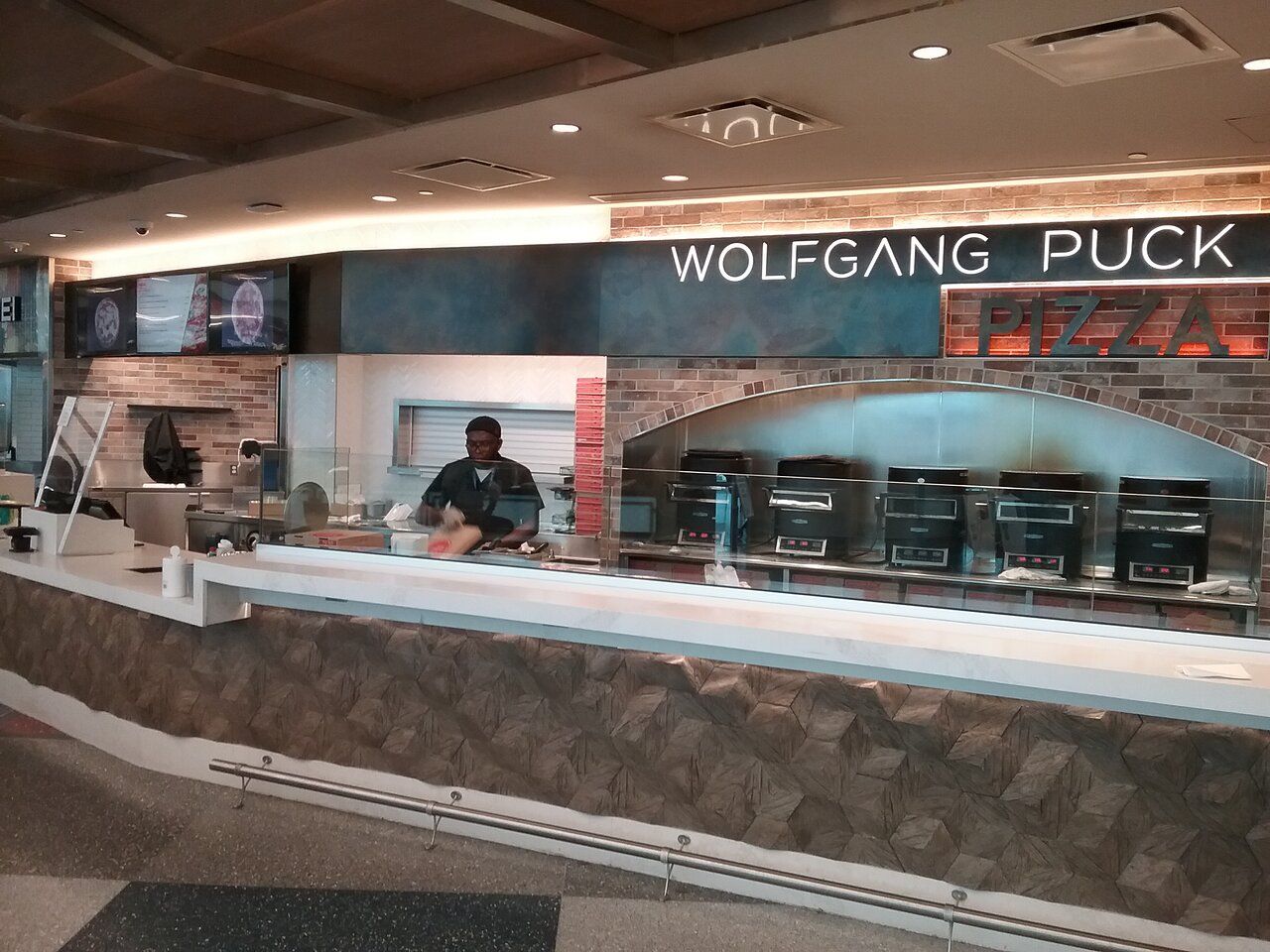 Wolfgang Puck Bar & Grill restaurant at BOS Airport