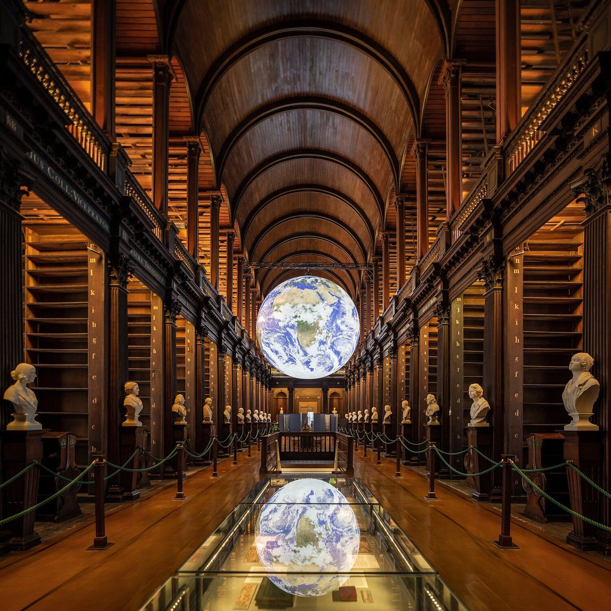 Trinity College and Book of Kells at DUB