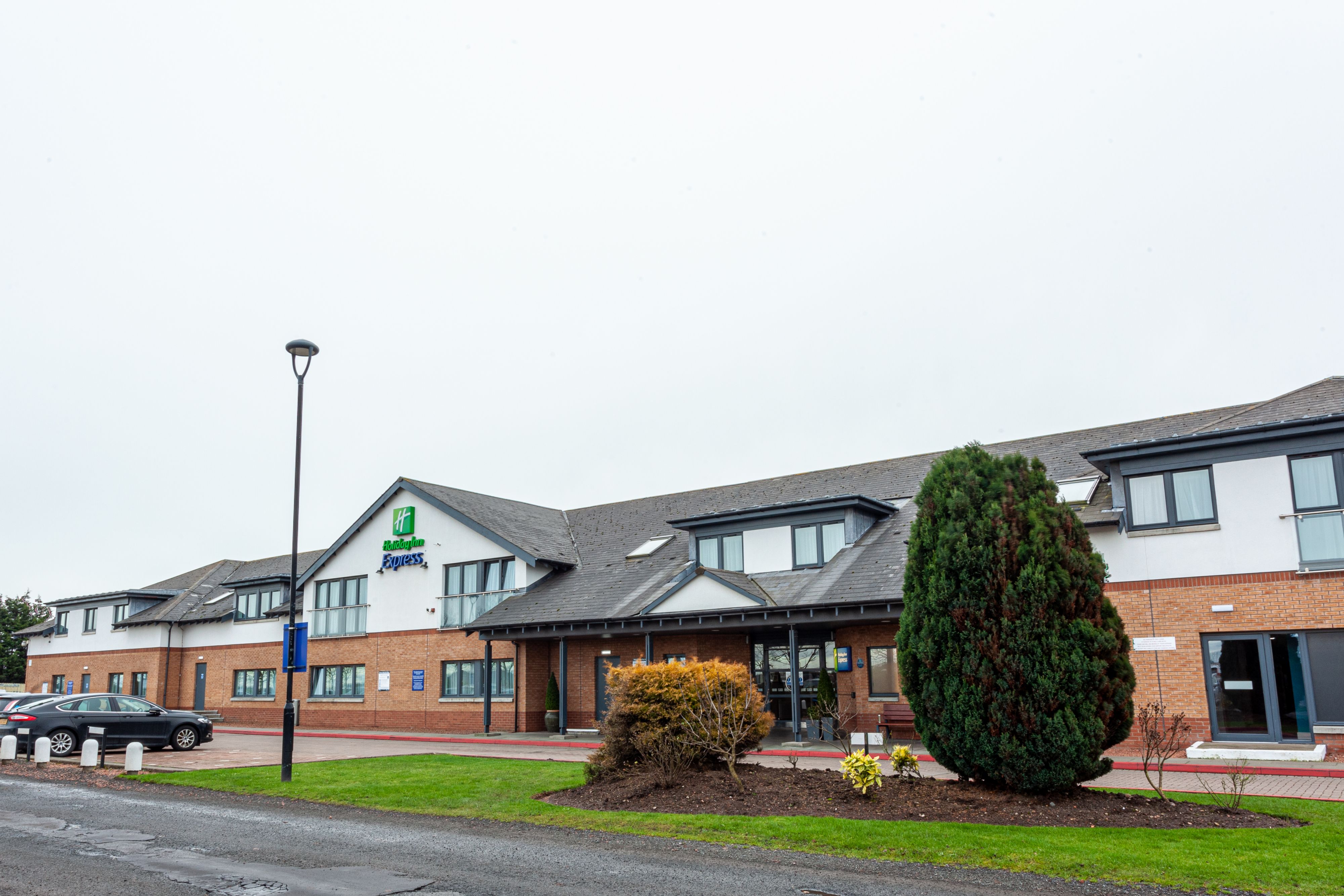 Holiday Inn Express Edinburgh Airport near EDI