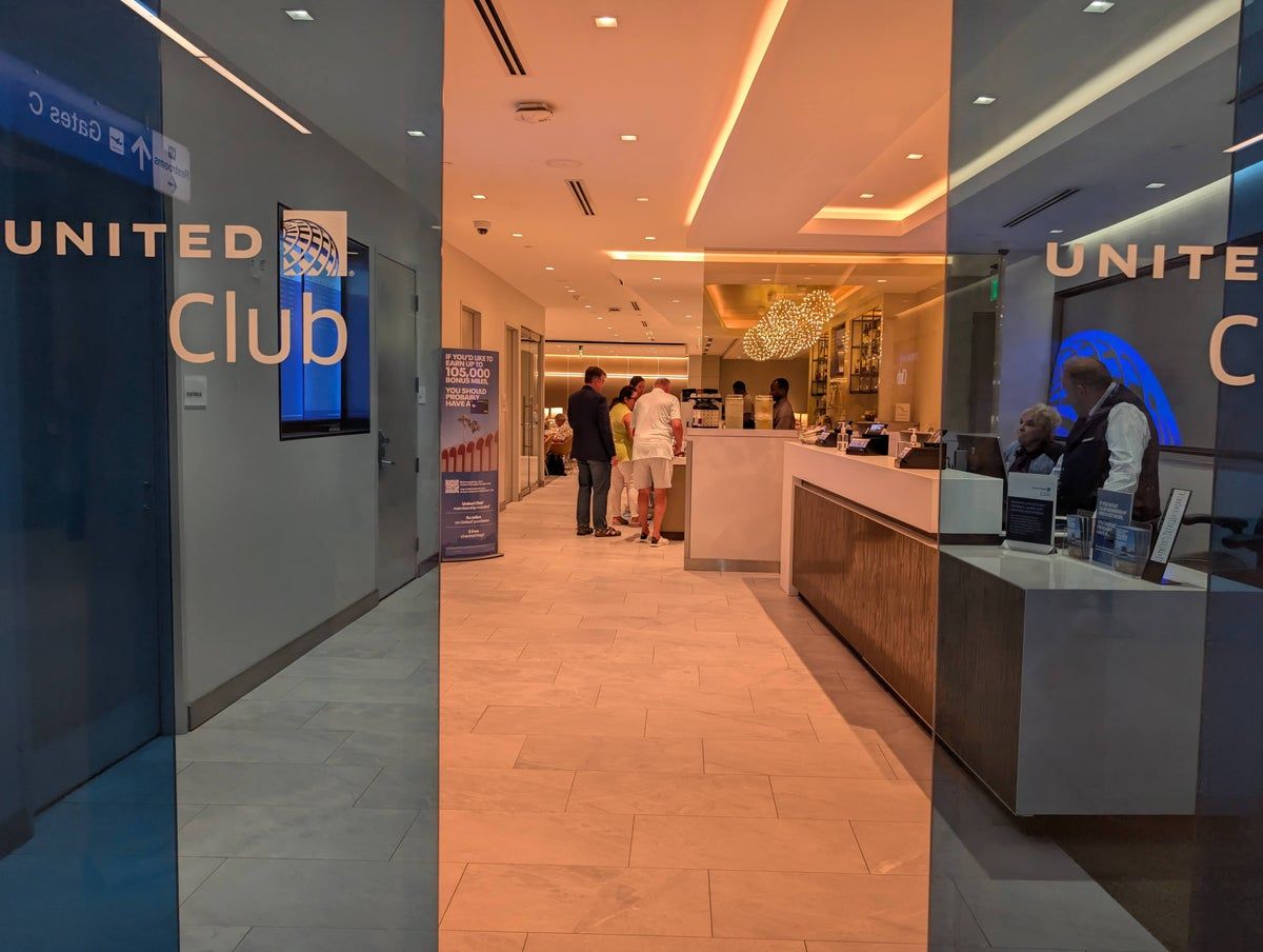 United Club at FLL