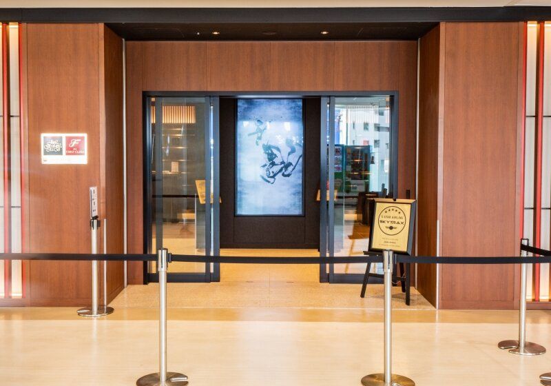 JAL Sakura Lounge at FUK