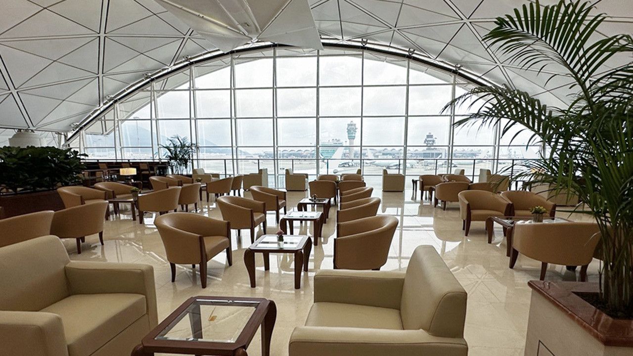 Emirates Lounge at HKG