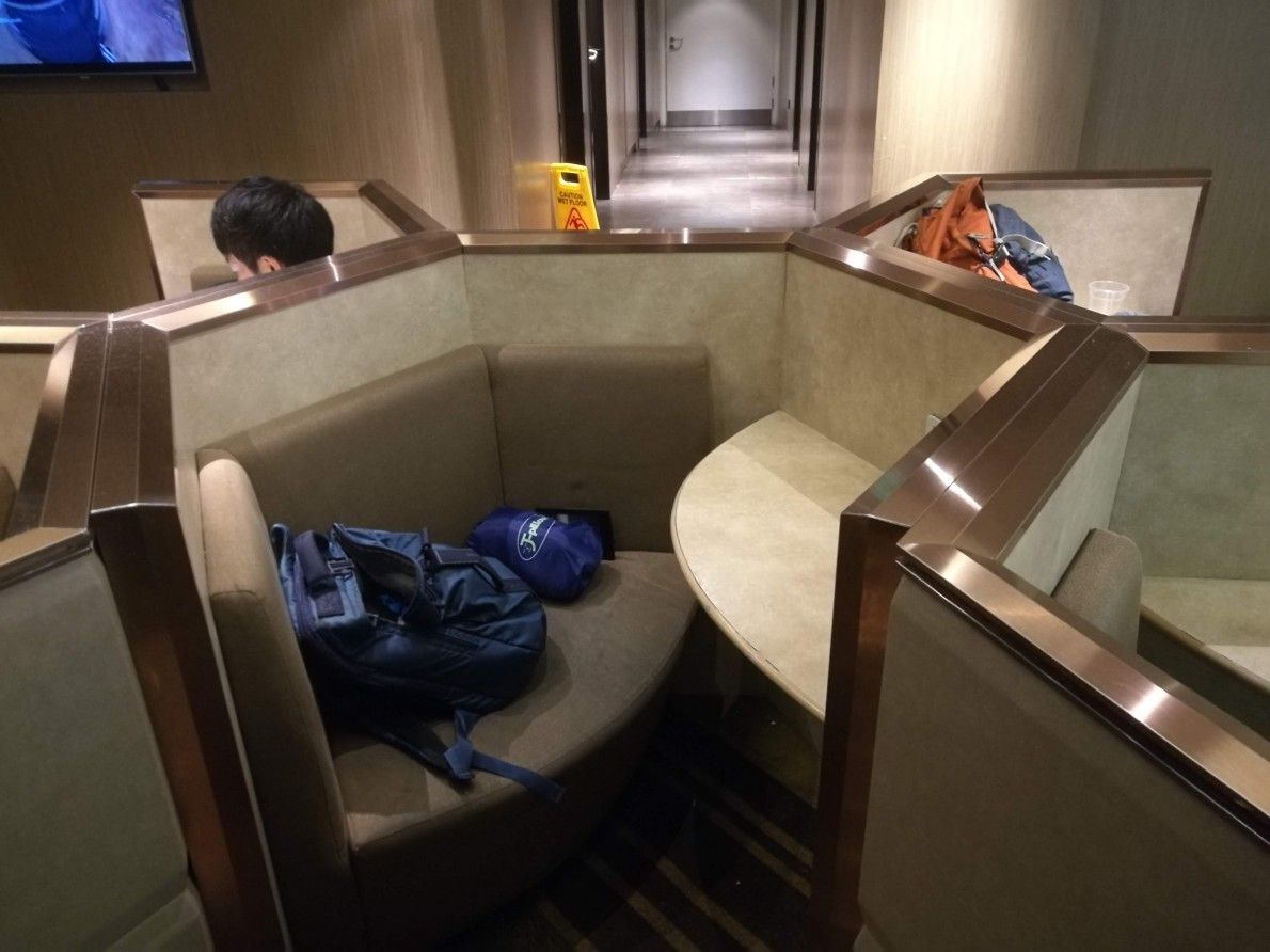 HKIA Sleeping Pods (Plaza Premium Sleep) near HKG