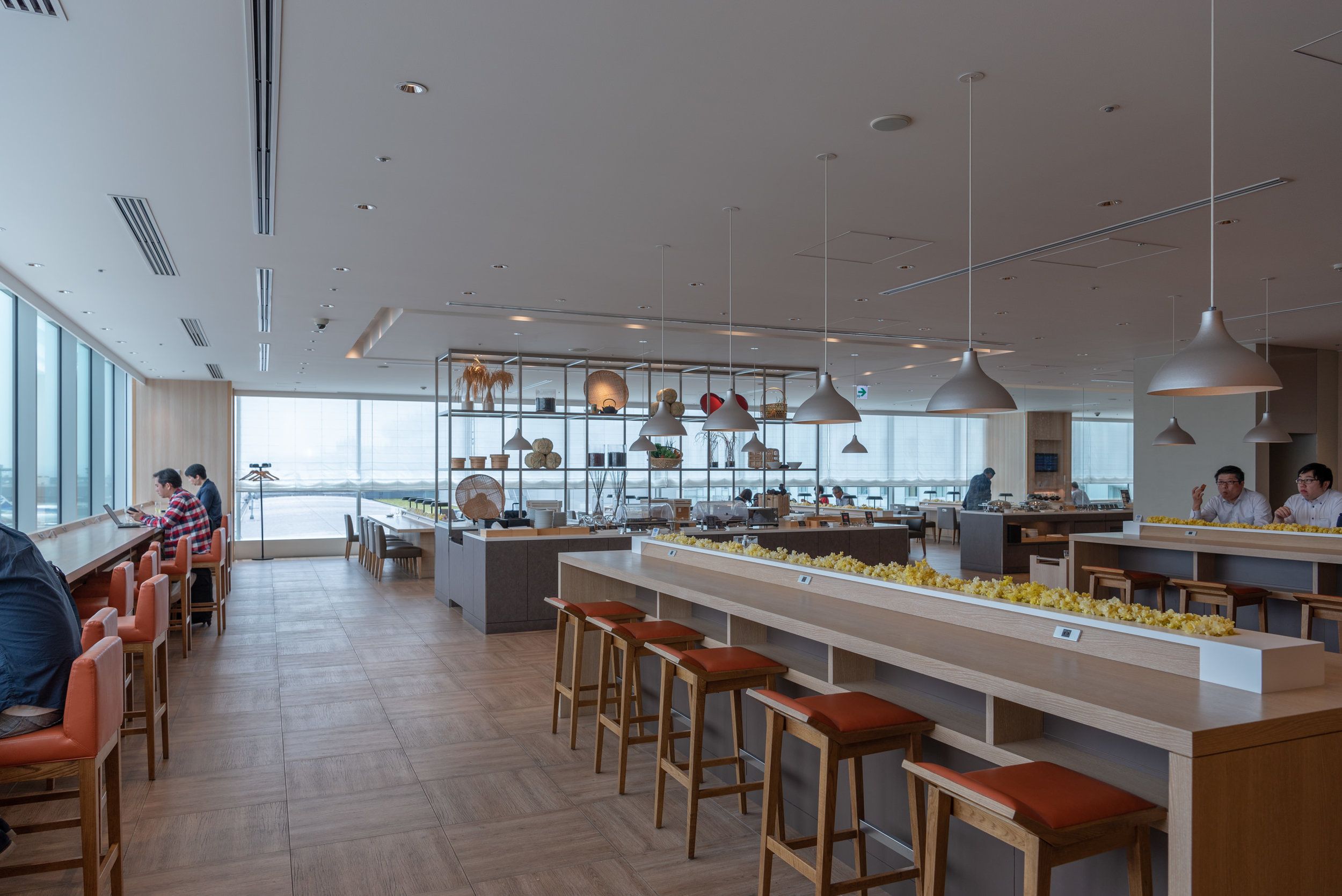 JAL Sakura Lounge at HND