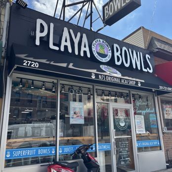 Playa Bowls restaurant at JFK Airport