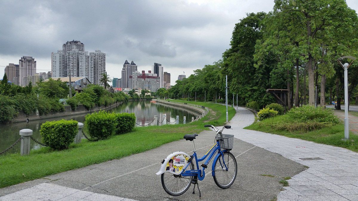 Cycle along the Love River at KHH