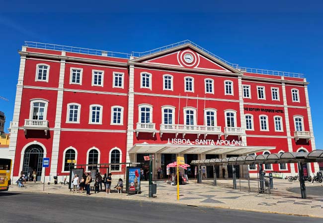 Santa Apolonia Train Station from LIS