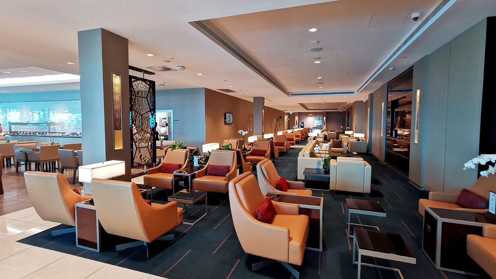 Emirates Lounge at MEL