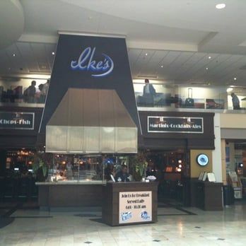 Ike's Food & Cocktails at MSP