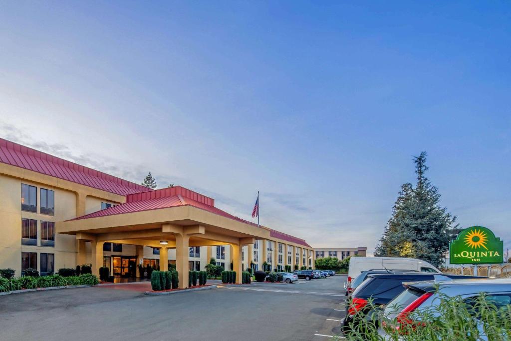 La Quinta Inn & Suites Oakland Airport near OAK