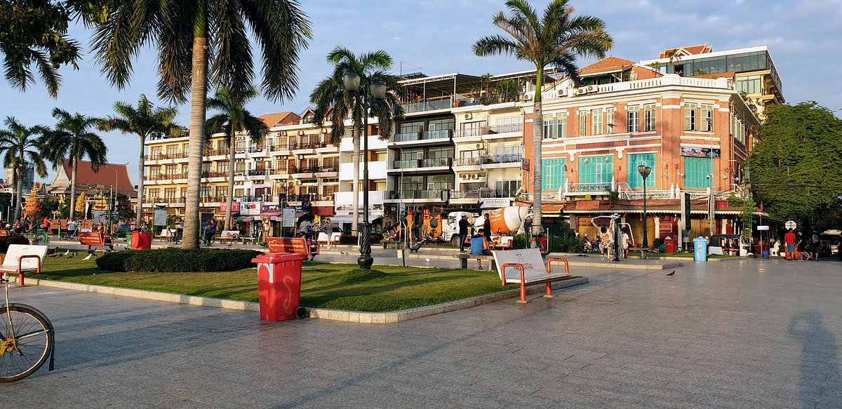 Phnom Penh City Centre (Riverside) from PNH