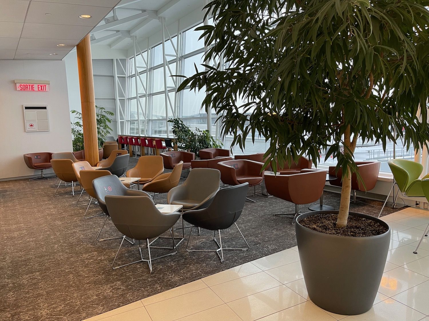 Air Canada Maple Leaf Lounge (Transborder) at YUL