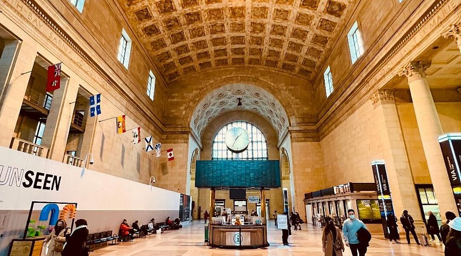 Downtown Toronto (Union Station) from YYZ